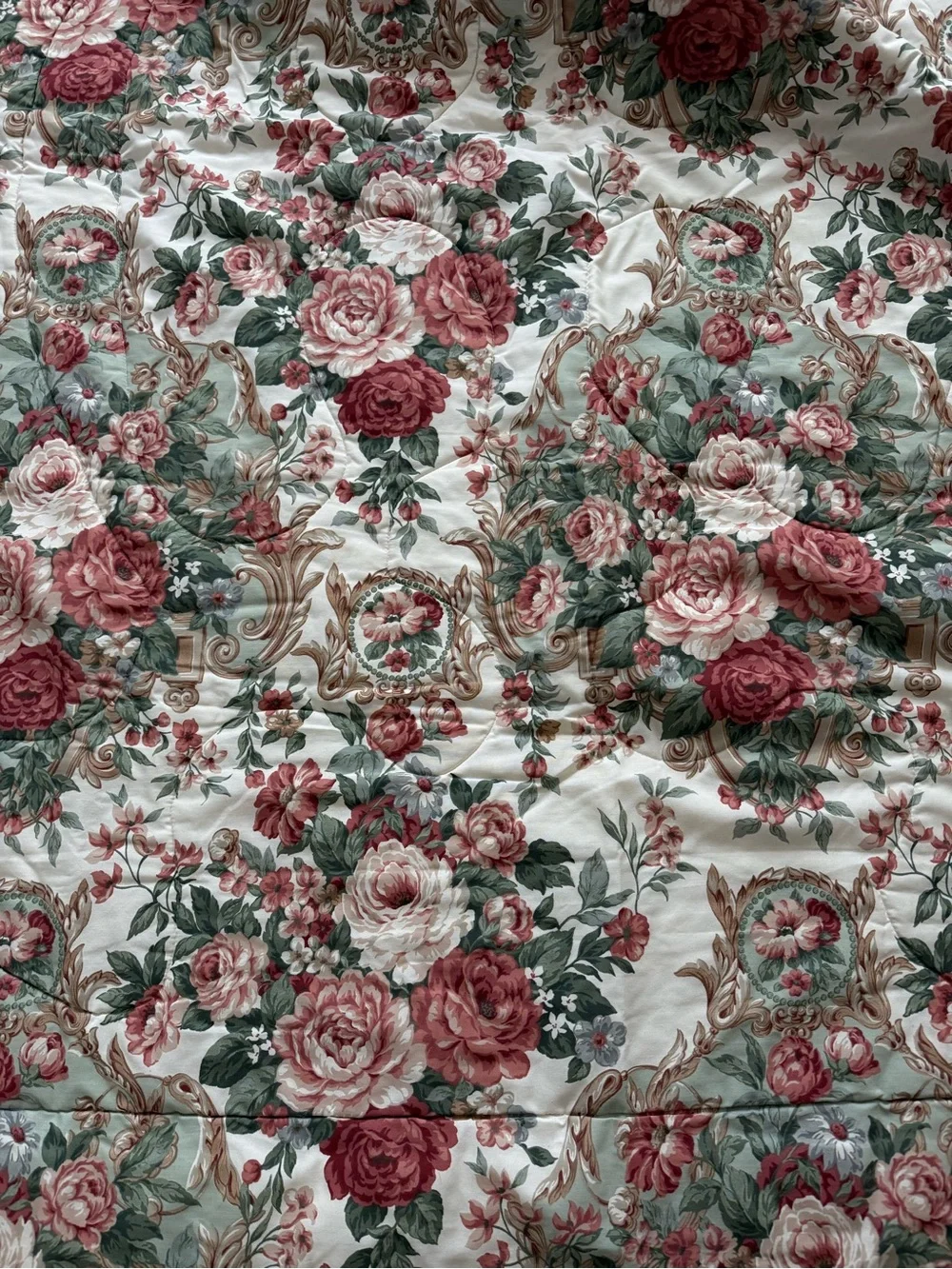 Vintage Floral Rose Print blanket quilt in Green and Rose full size comforter